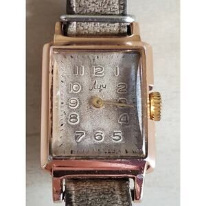 VINTAGE USSR SOVIET RUSSIA LUCH LADIES MECHANICAL WATCH
